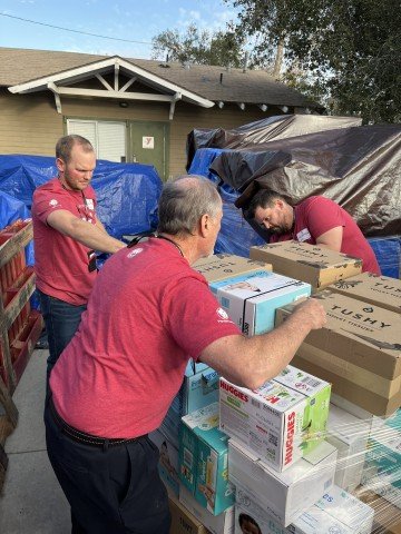 Panda’s Restaurant Development Team Dedicates Their Time to Volunteer